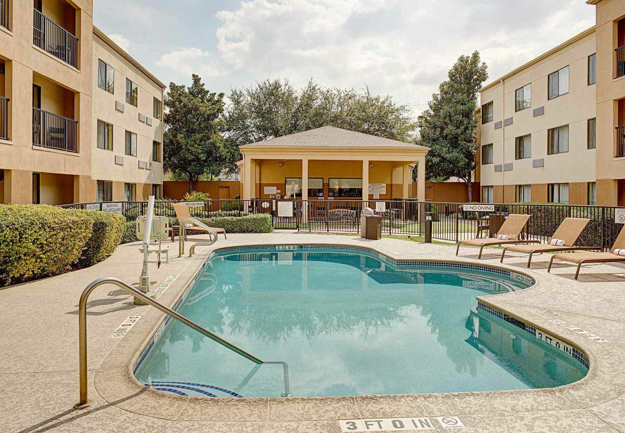 Courtyard Houston Westchase Hotel Ngoại thất bức ảnh